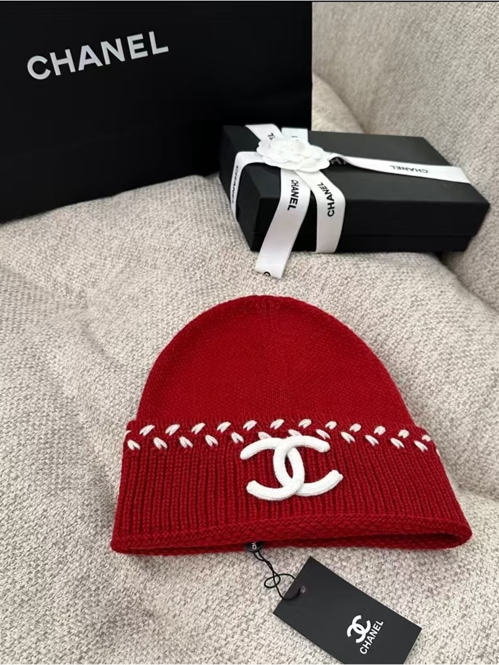 CHANELL Red Knit Beanie with White Hats - Picture 6 of 6